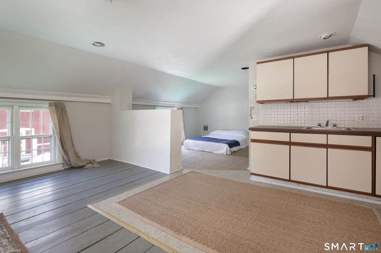 7 Railroad St - Photo 4 of 8