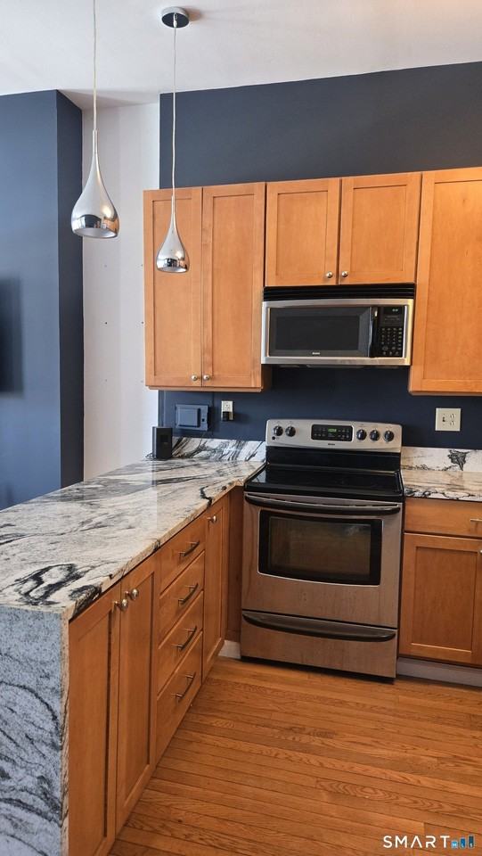 556 Chapel St Apt 3 - Photo 5 of 20