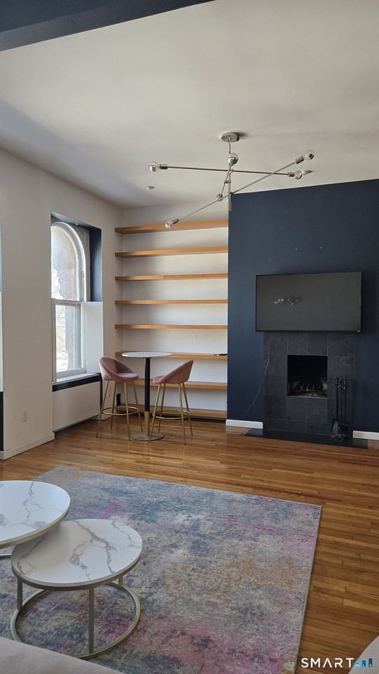 556 Chapel St Apt 3 - Photo 6 of 20