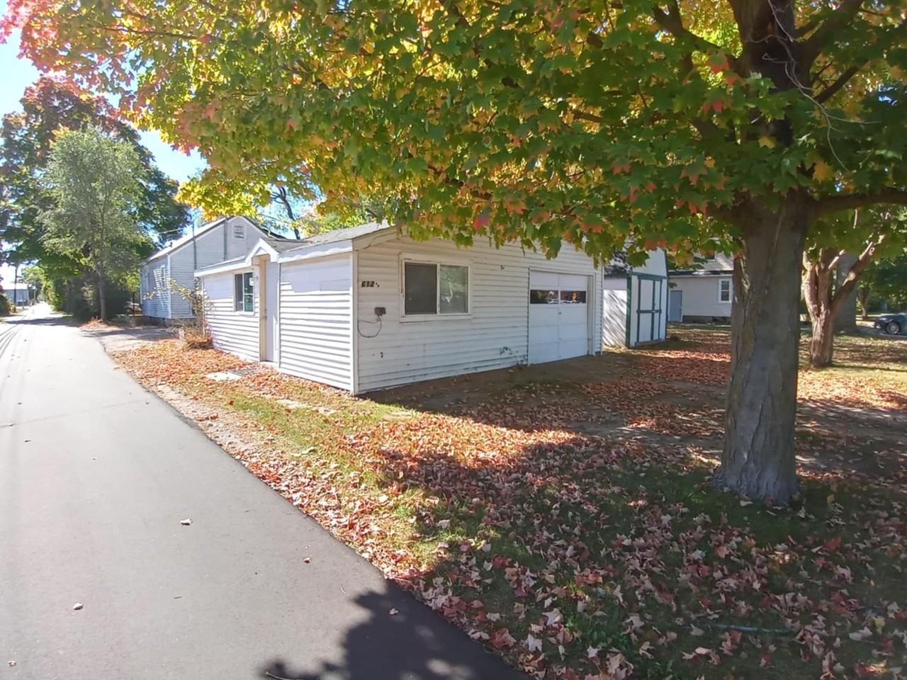 612 1/2 N Arnold St #1 - Photo 2 of 11