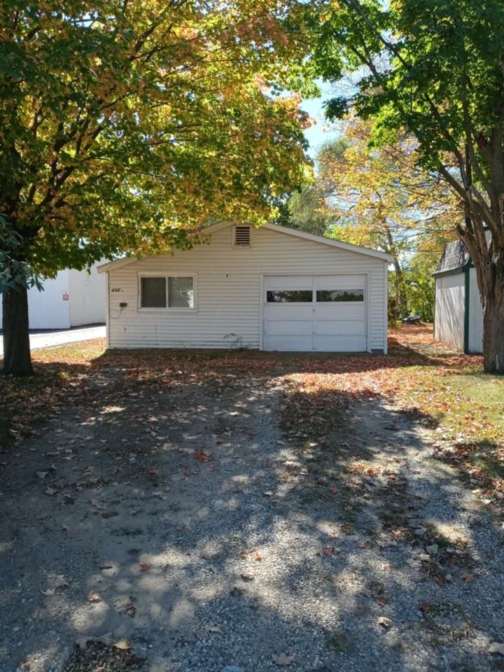 612 1/2 N Arnold St #1 - Photo 3 of 11