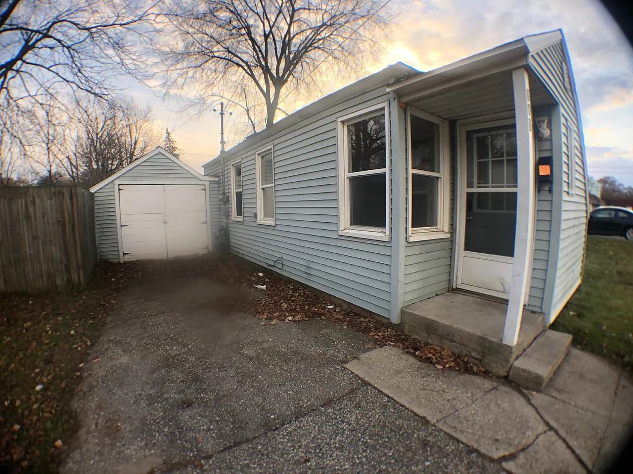 808 E Lincoln St #1 - Photo 2 of 15