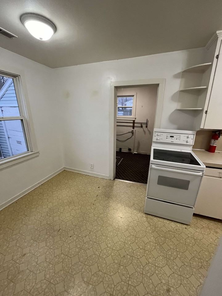 808 E Lincoln St #1 - Photo 4 of 15