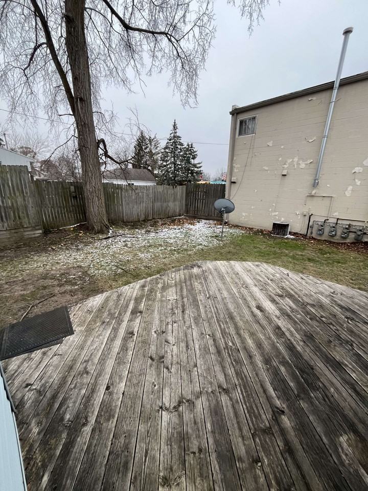 808 E Lincoln St #1 - Photo 7 of 15