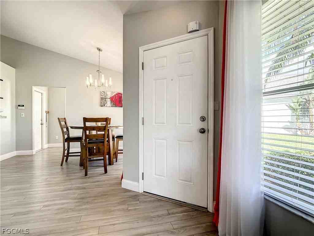 13633 Admiral Ct - Photo 4 of 41