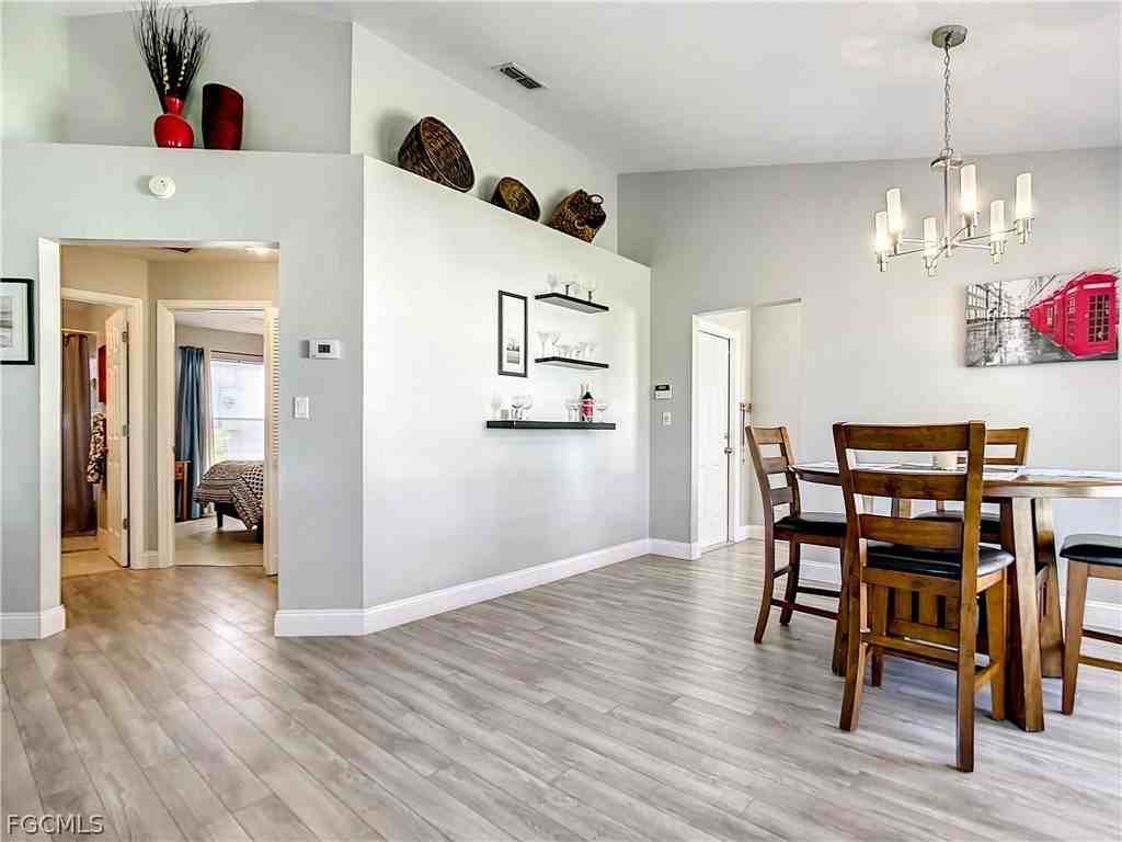 13633 Admiral Ct - Photo 5 of 41