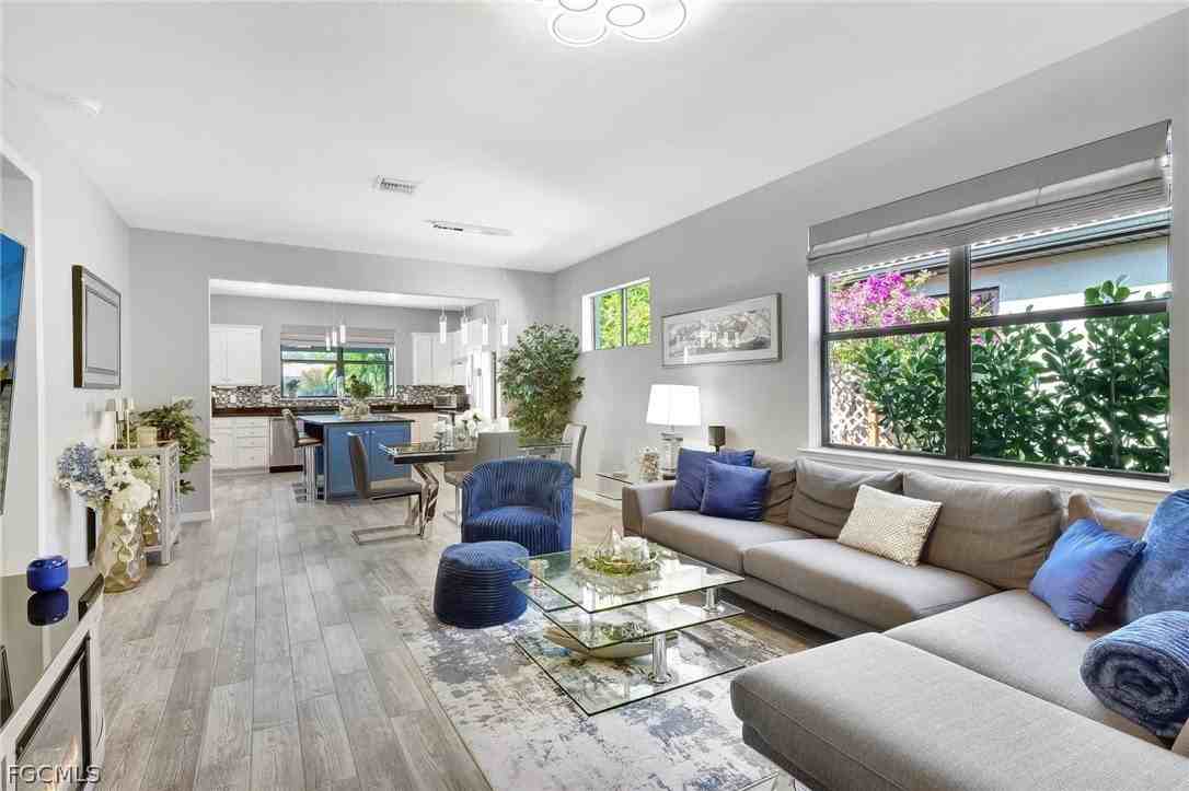 10908 Clarendon St - Photo 5 of 49