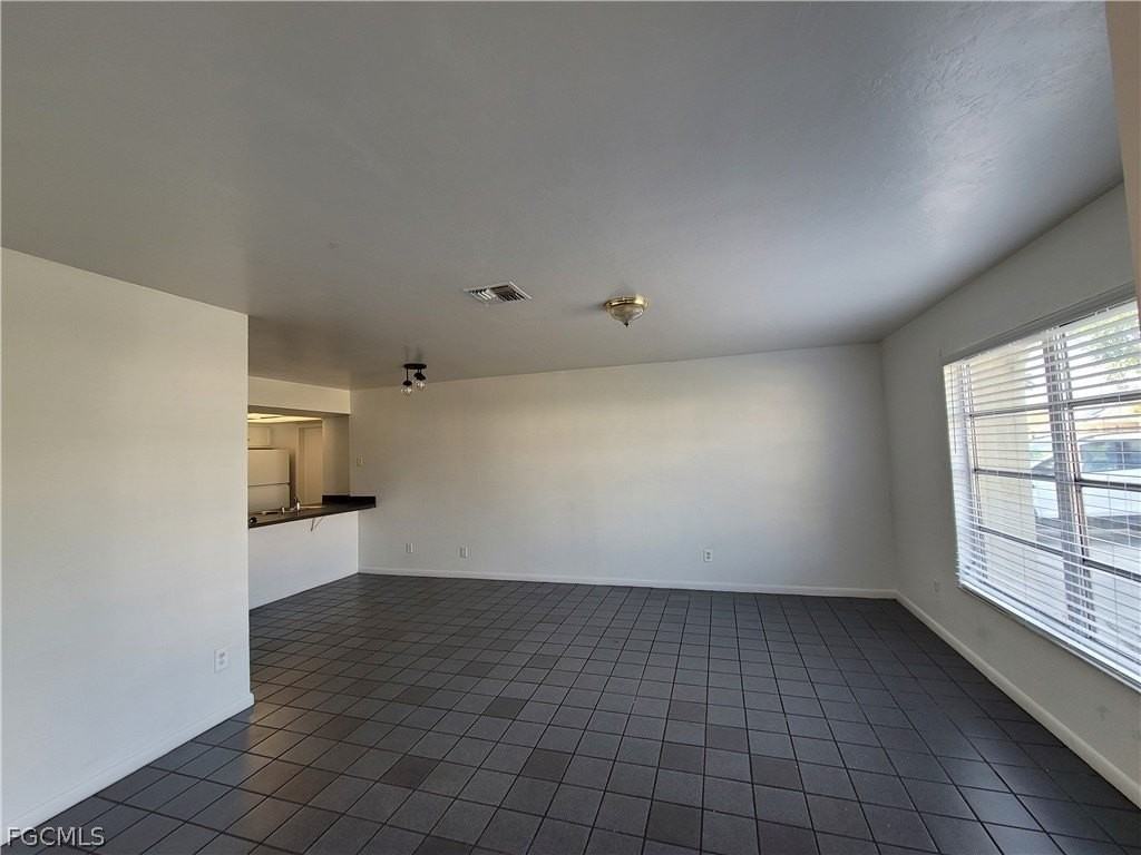 931 Se 23rd Pl - Photo 7 of 21