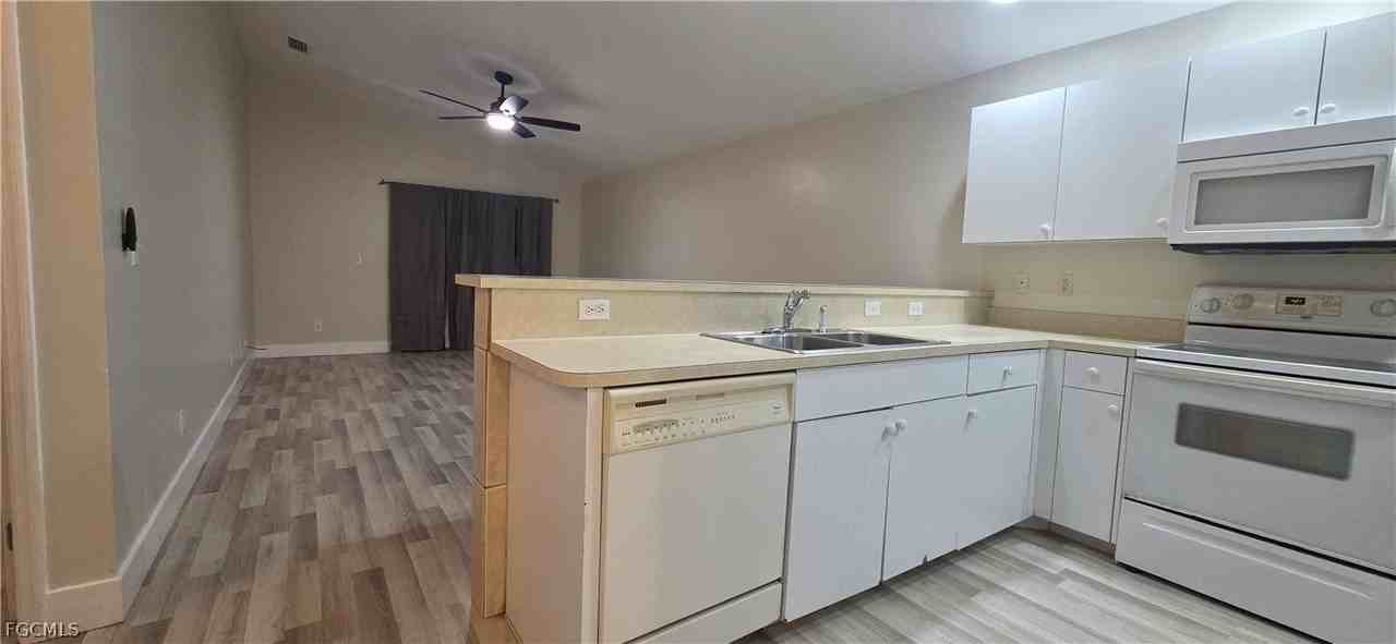 1019 Se 12th Ter - Photo 4 of 22