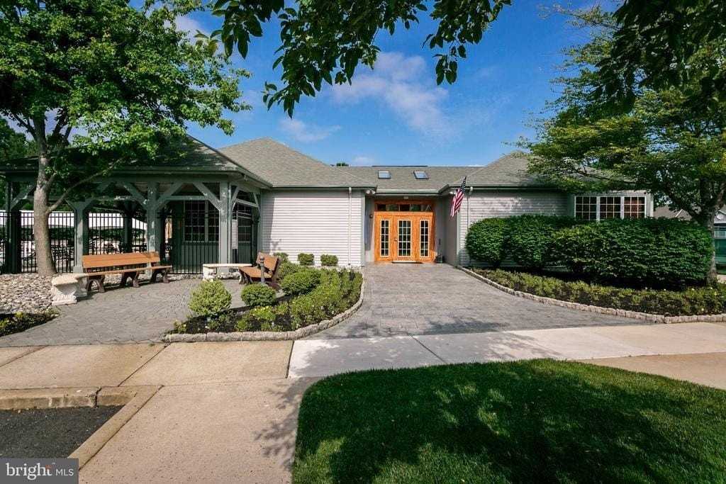 1676BB Thornwood Dr - Photo 2 of 27