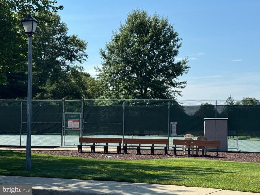 1676BB Thornwood Dr - Photo 3 of 27