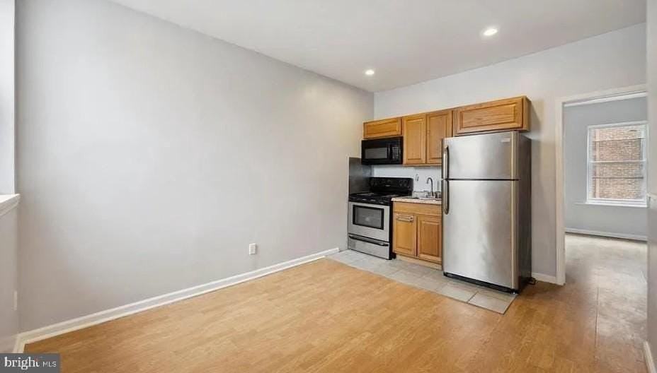 1402 N Newkirk St #B - Photo 7 of 9