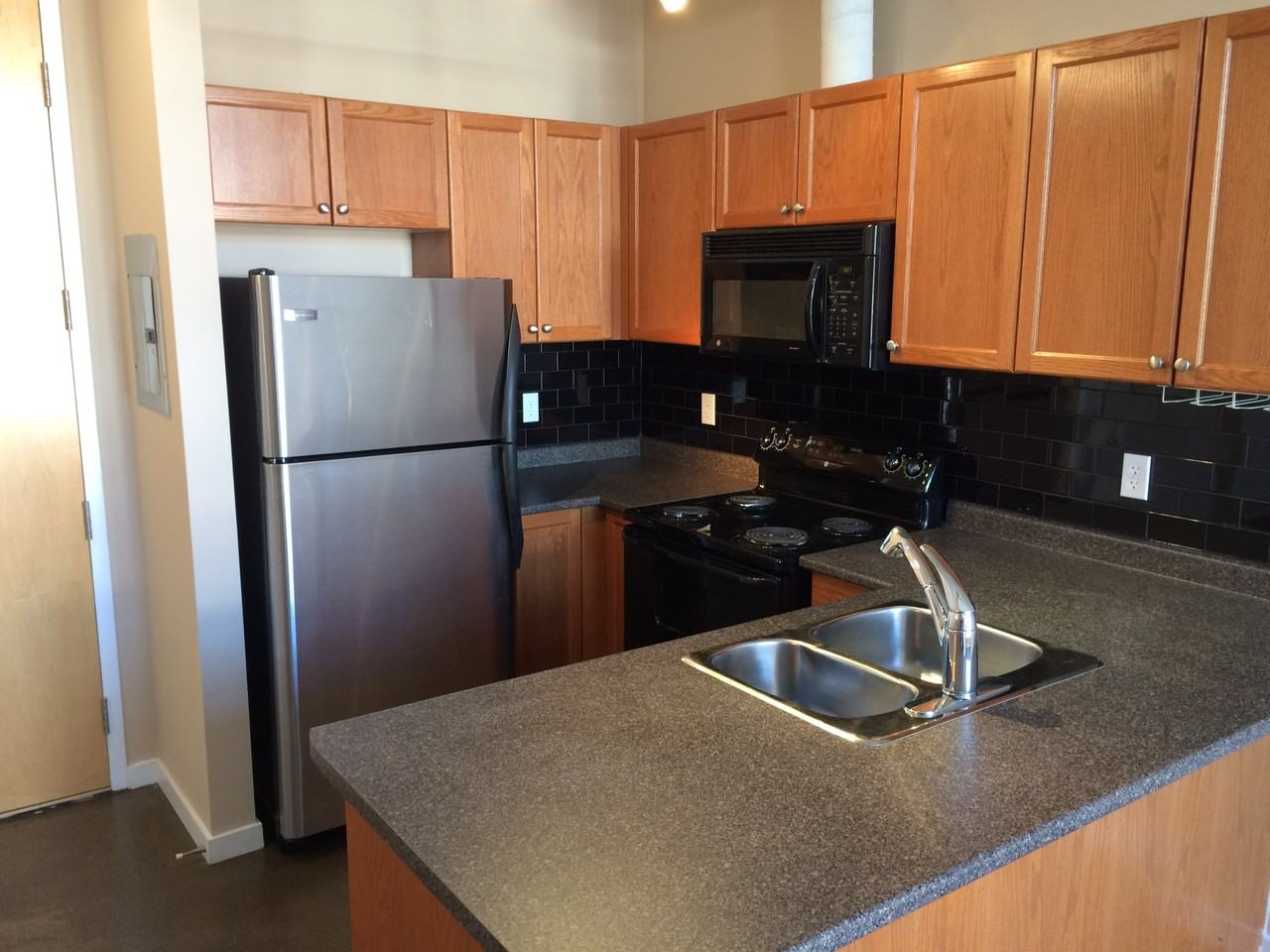 404 King St W #609 - Photo 2 of 9