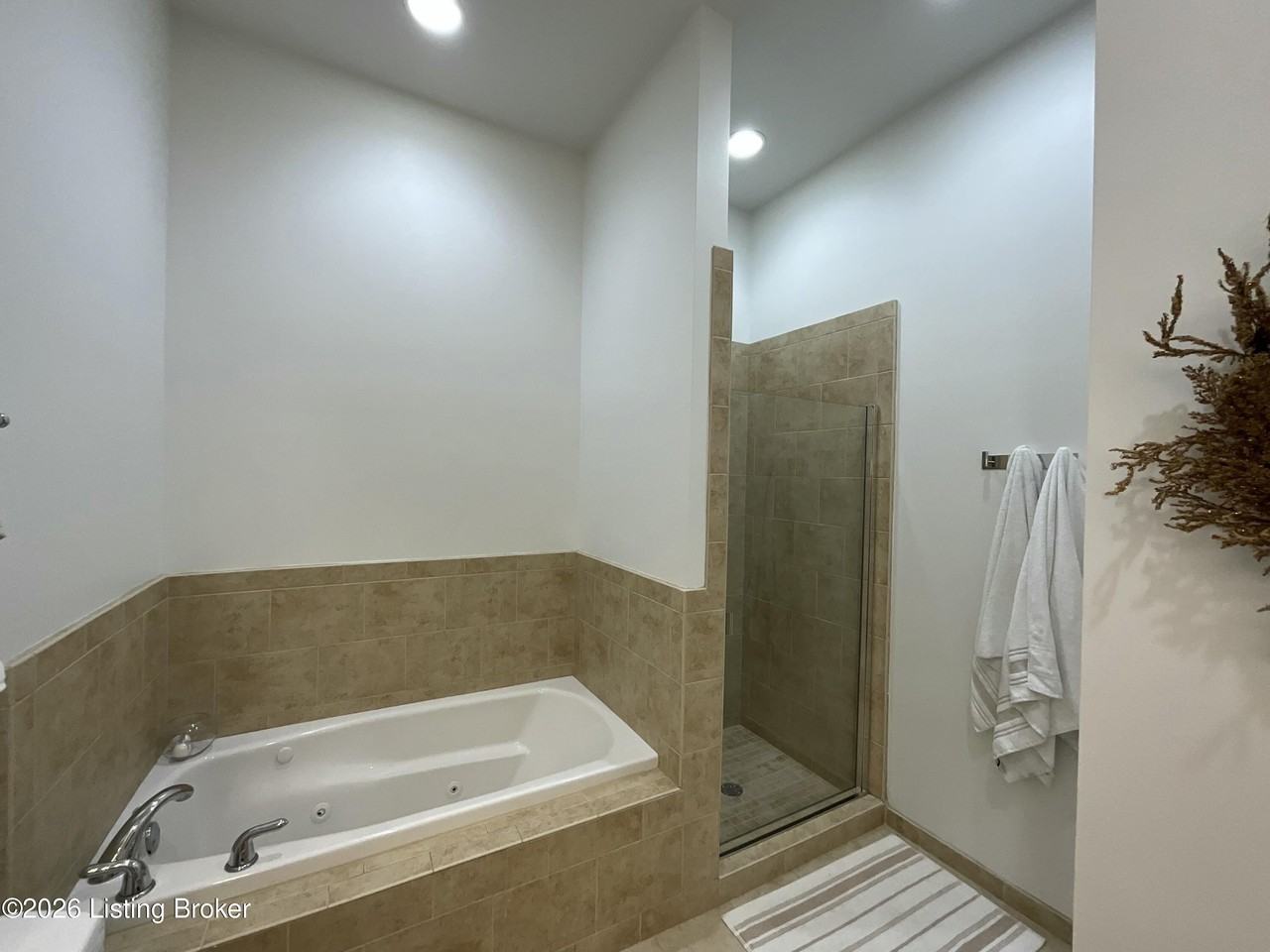 324 E Main St Unit 507 - Photo 7 of 11