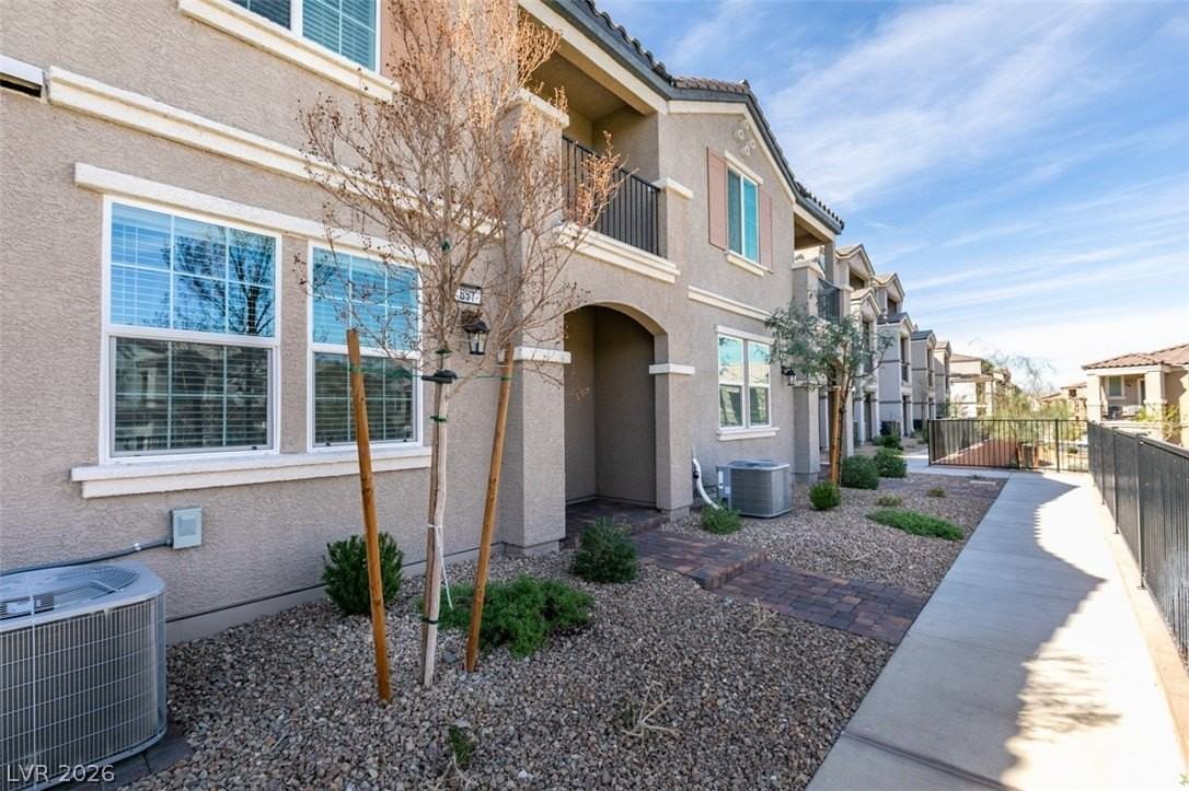 657 Bellus Pl - Photo 3 of 42