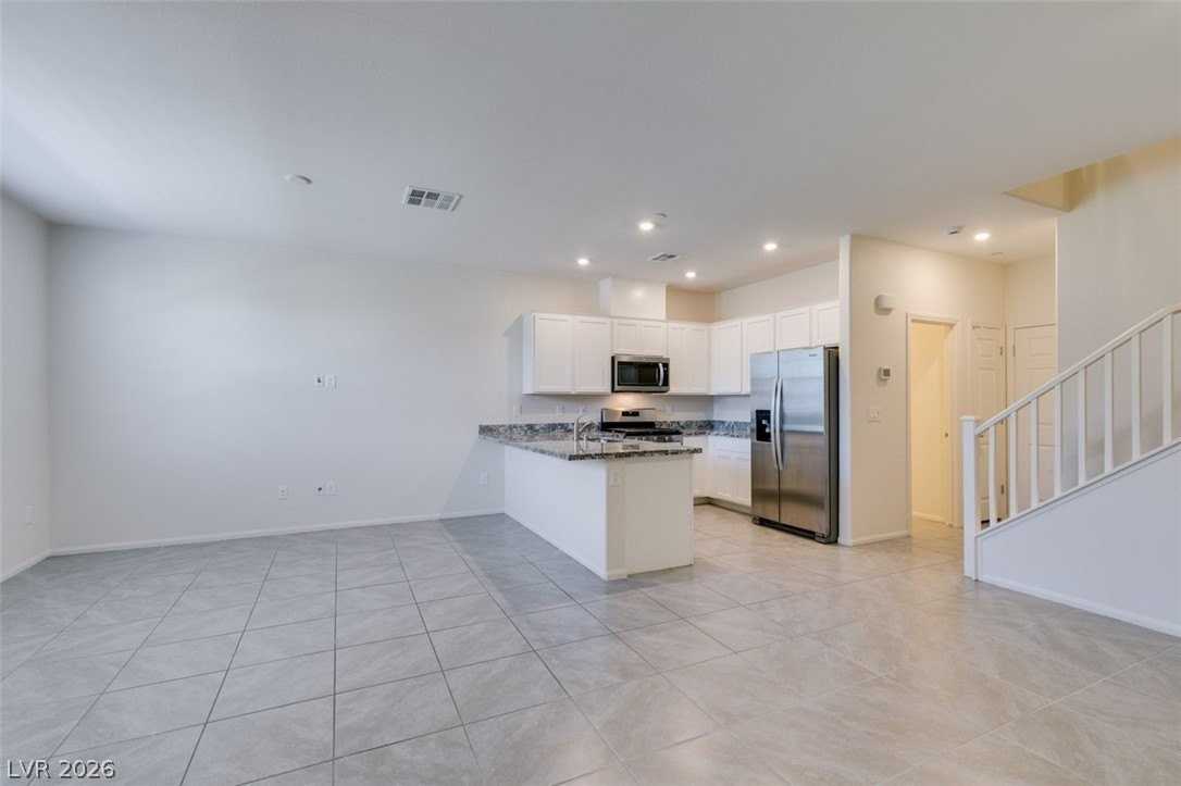 657 Bellus Pl - Photo 7 of 42