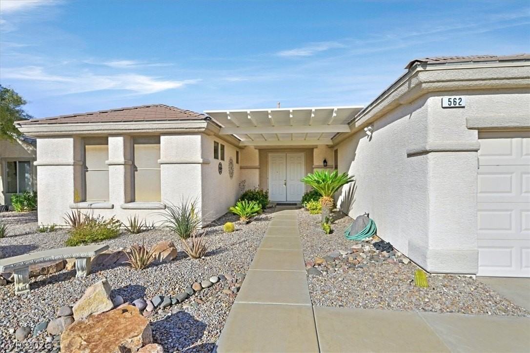 562 Mountain Links Dr - Photo 2 of 26