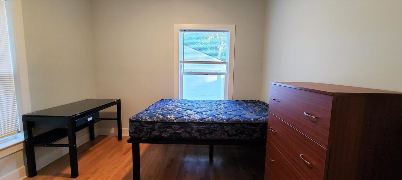 1208 E University Ave - Photo 2 of 4