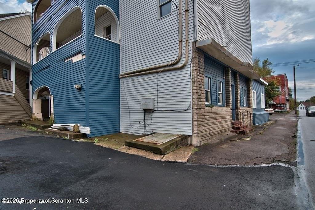 401 S Valley Ave - Photo 2 of 14