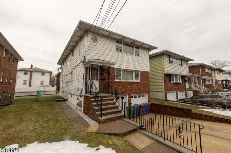 318 Kennedy Dr - Photo 2 of 16