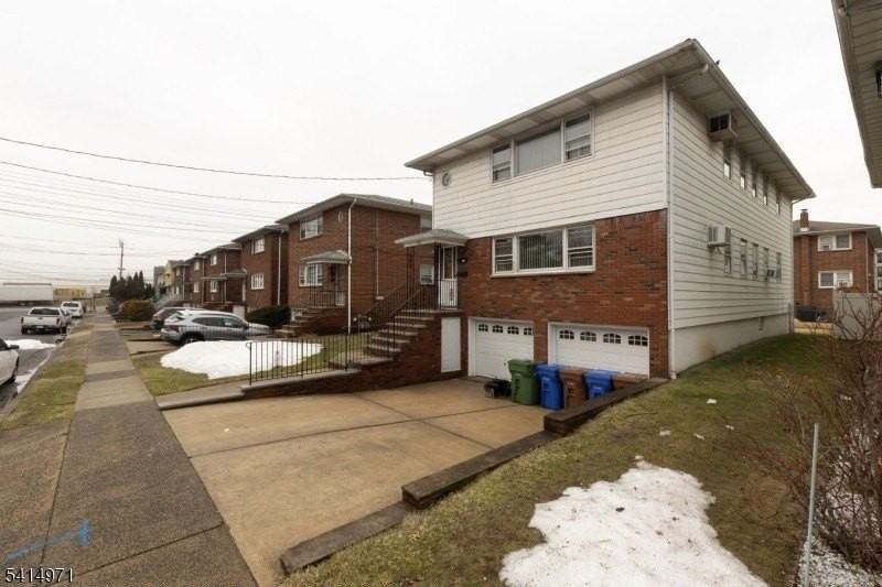 318 Kennedy Dr - Photo 3 of 16