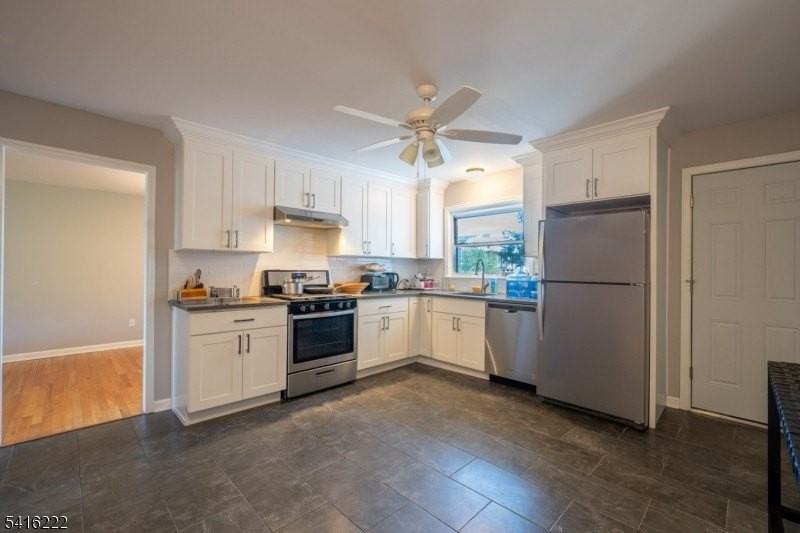 61 5th St - Photo 3 of 18