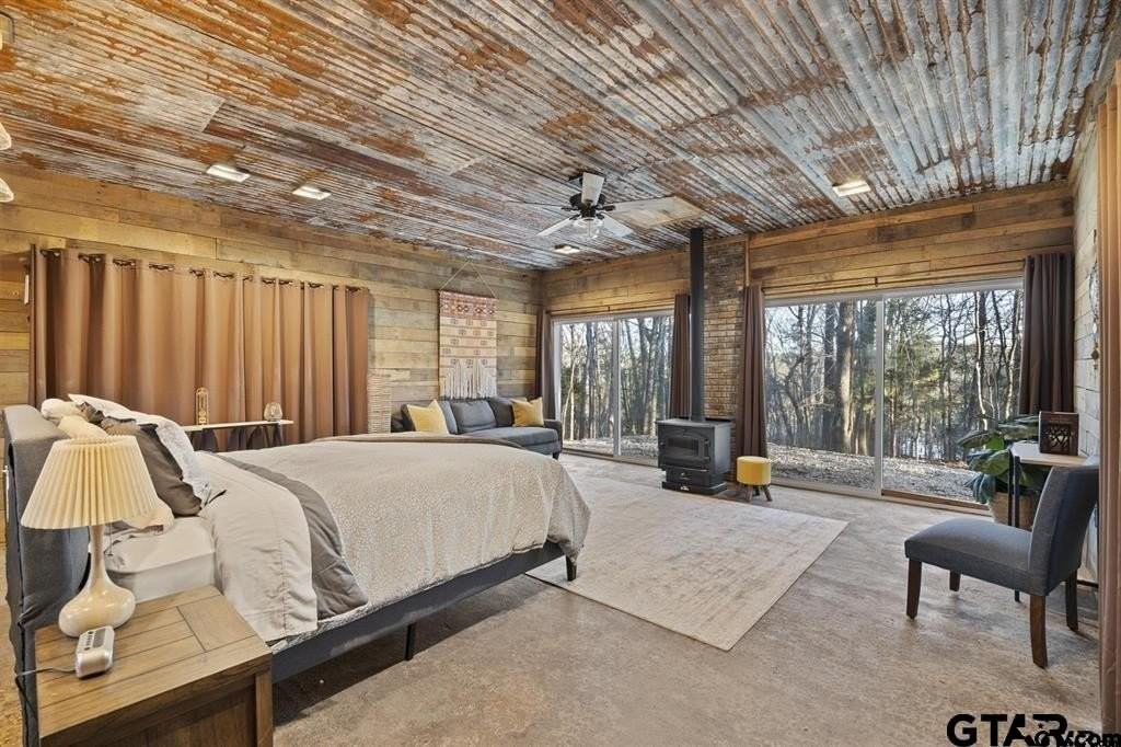 690 Royal Dr S - Photo 2 of 9