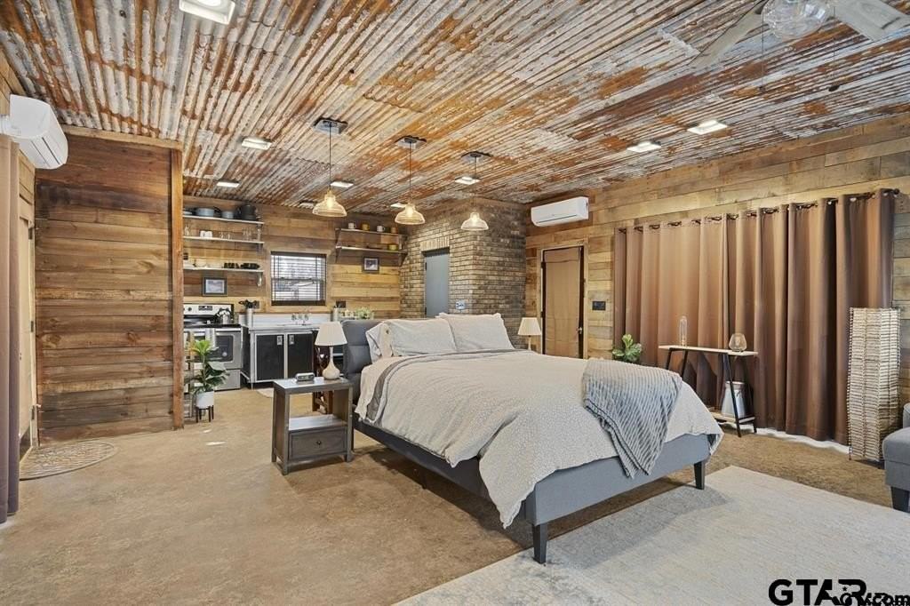 690 Royal Dr S - Photo 6 of 9