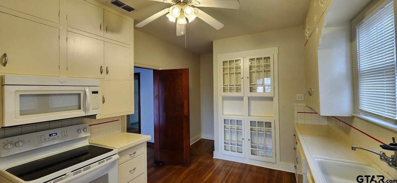 314 Mockingbird Ln - Photo 3 of 8