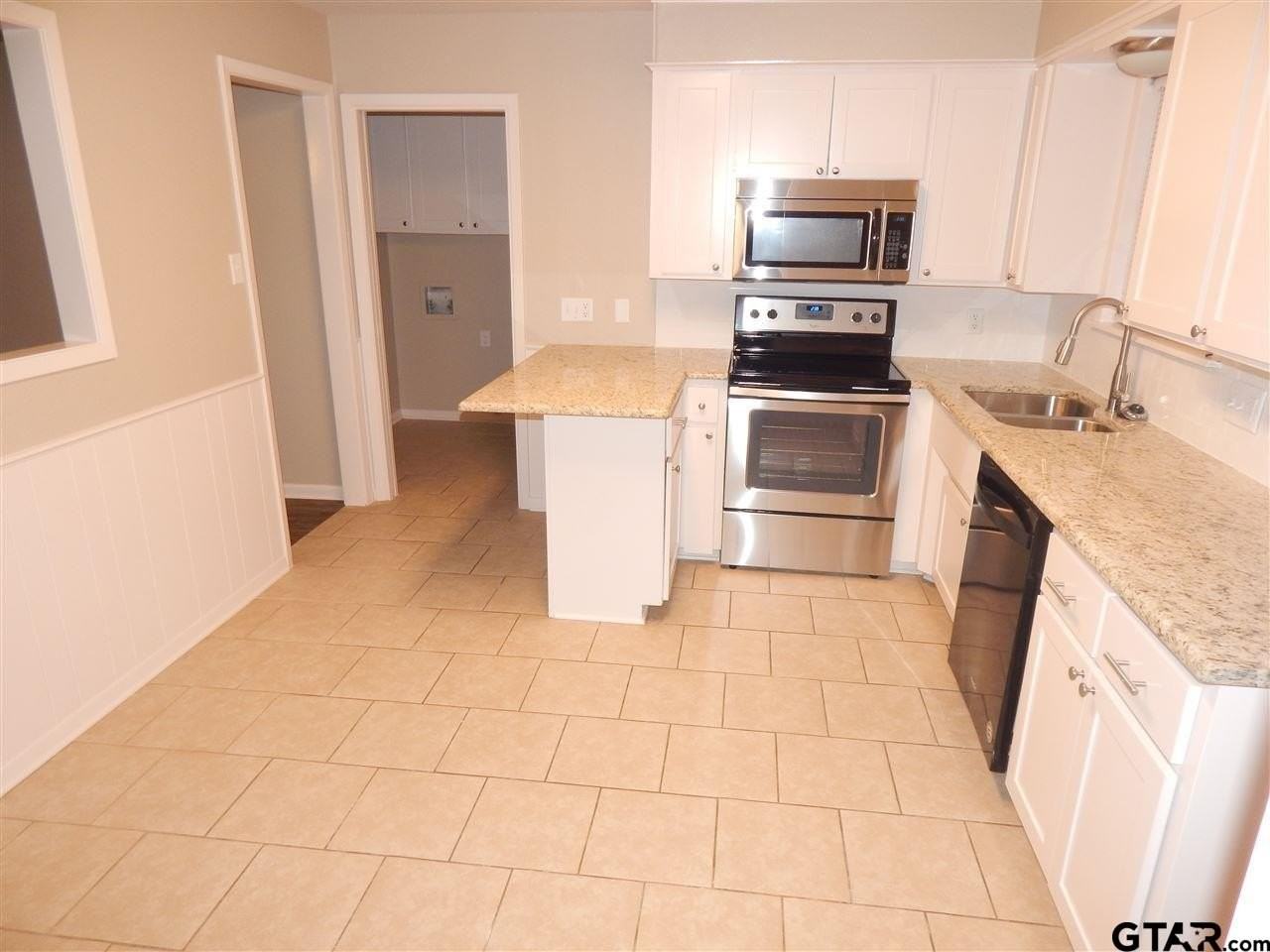 1531 Bowie Dr - Photo 5 of 17