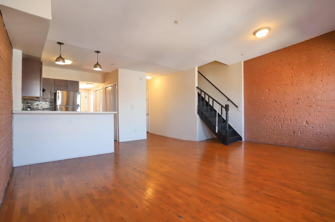 37 Harmon St #4 - Photo 7 of 27