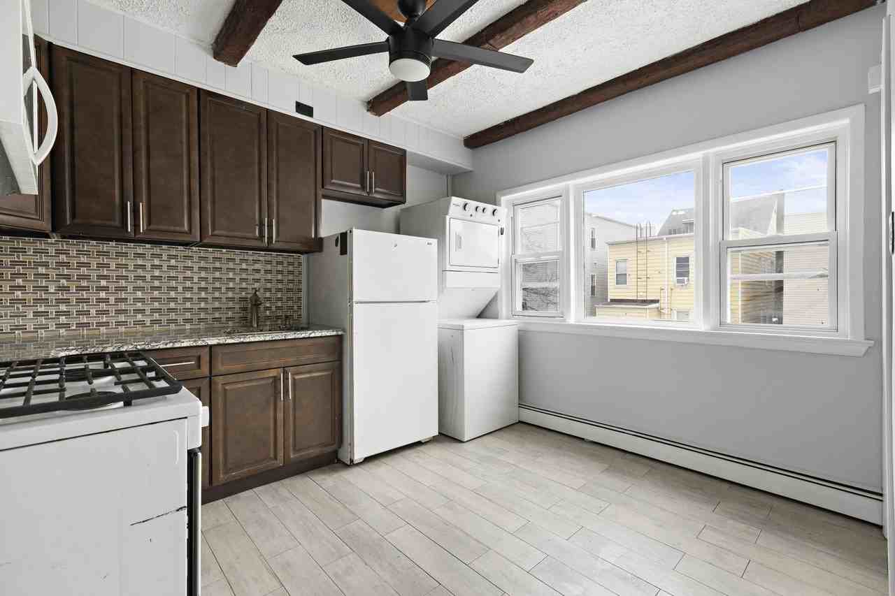 28 E 49th St #2 - Photo 2 of 13