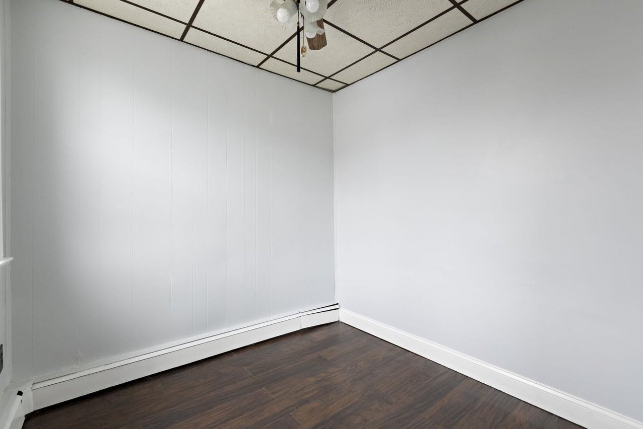 28 E 49th St #2 - Photo 3 of 13