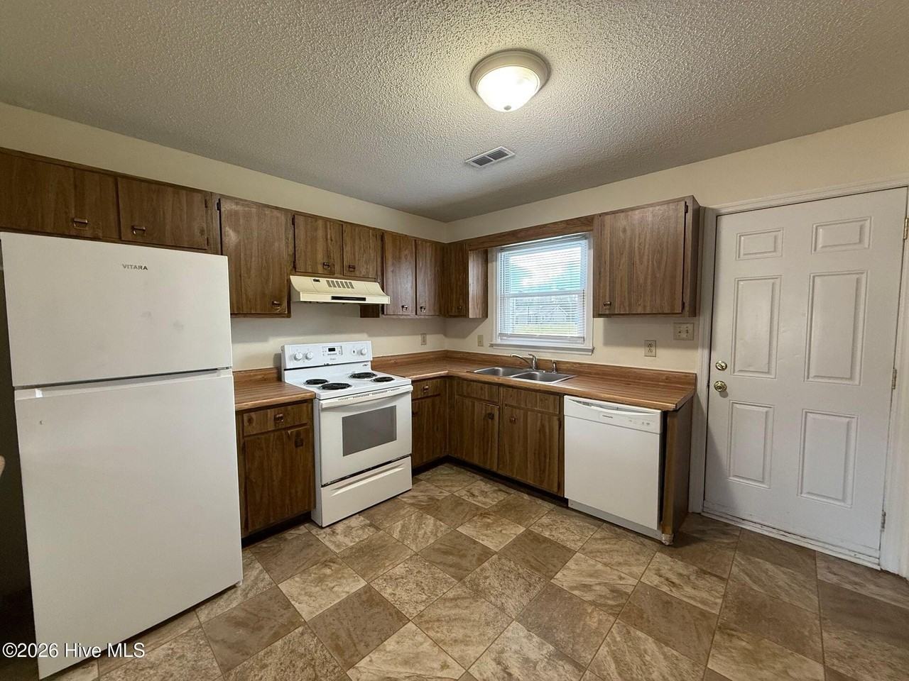 211 Appaloosa Dr - Photo 2 of 7