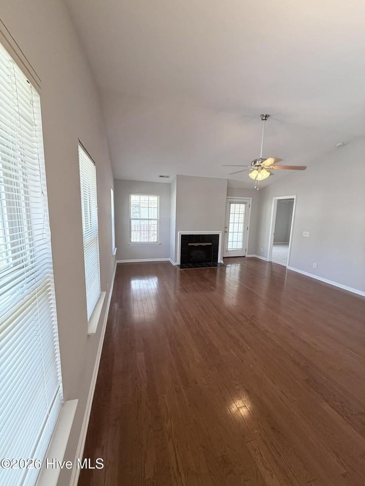 2225 Locksley Woods Dr Apt E - Photo 4 of 17