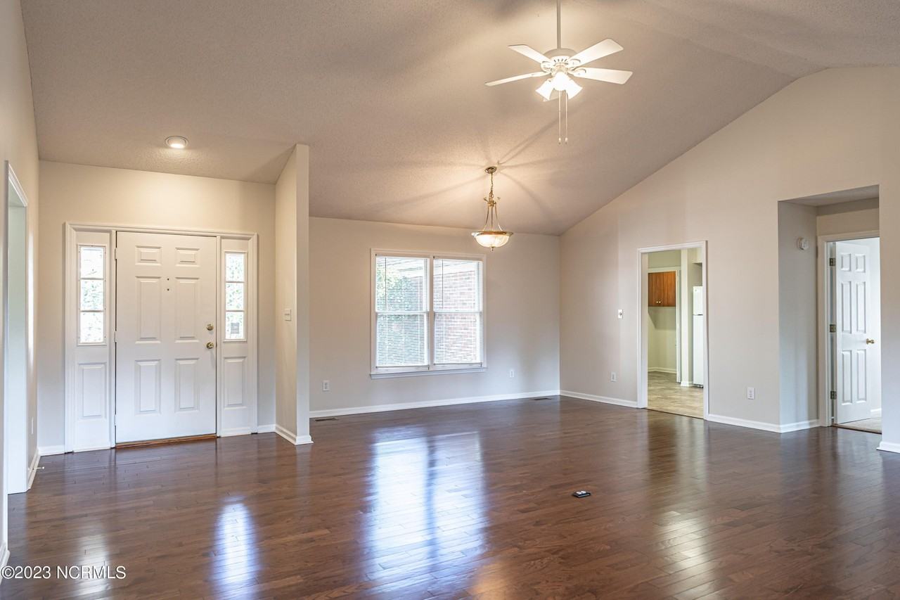 22 La Quinta Loop - Photo 4 of 22