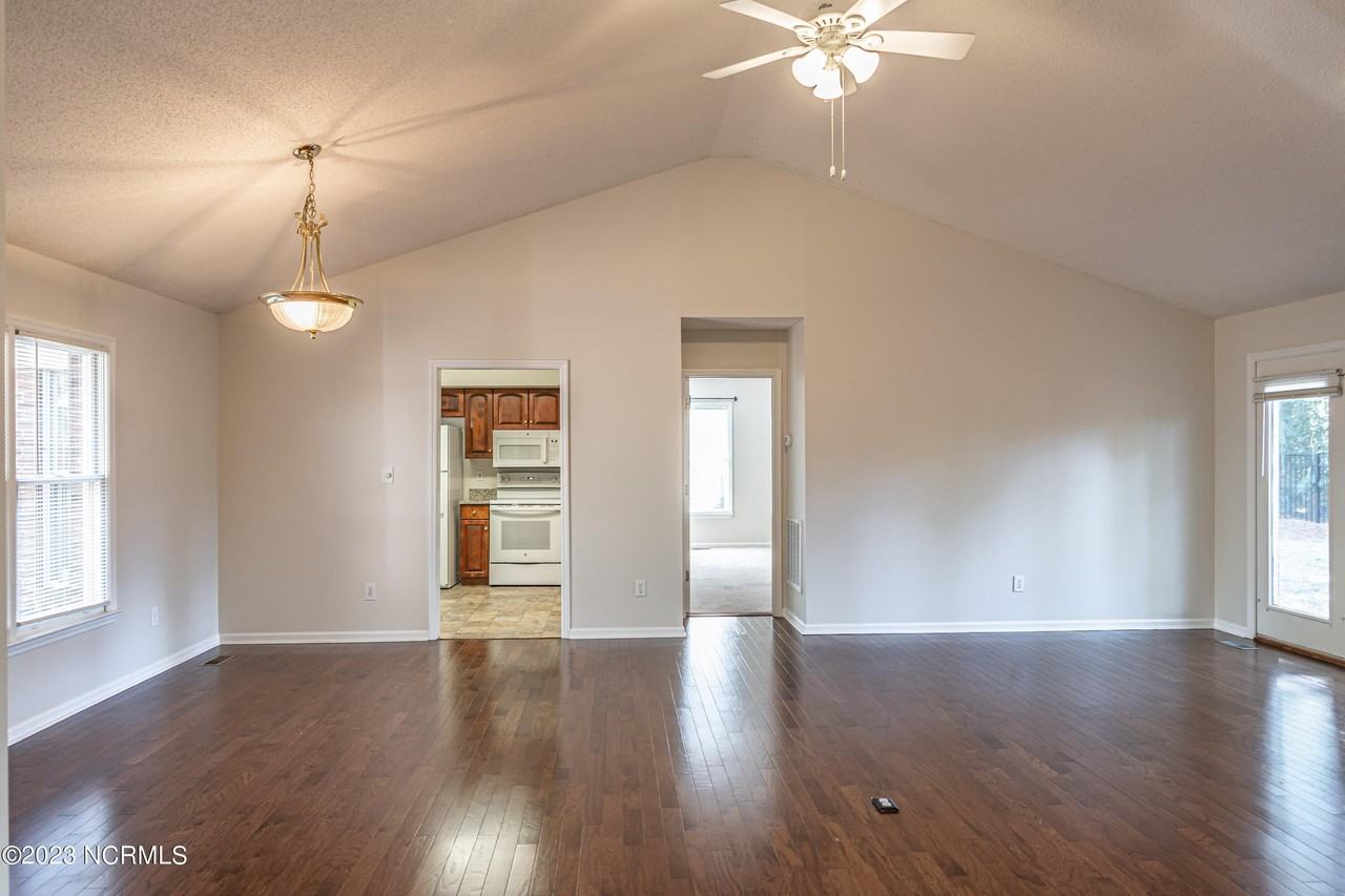 22 La Quinta Loop - Photo 5 of 22