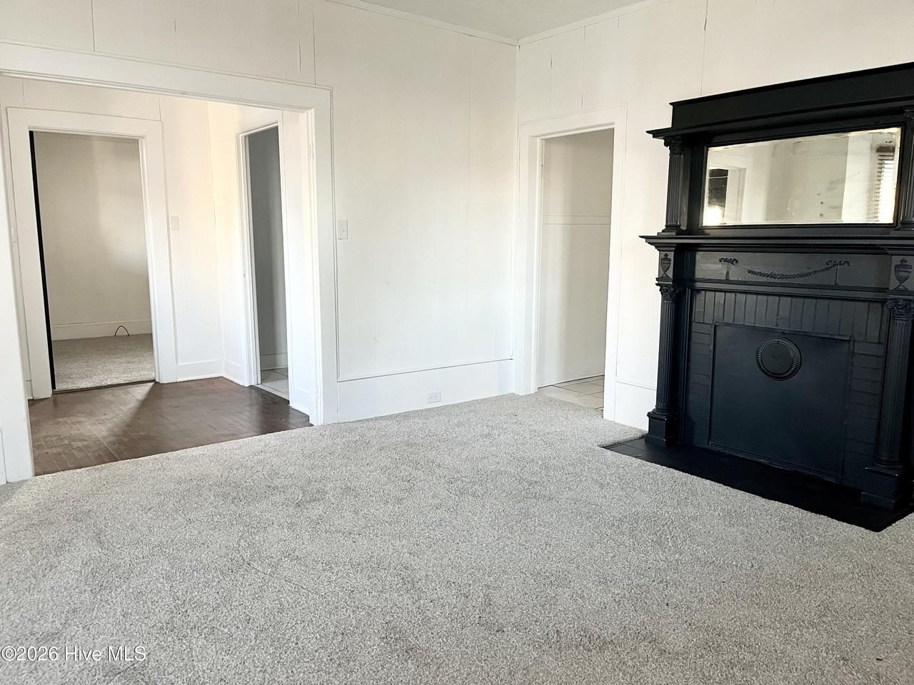 741 Riverside Ave Apt A - Photo 2 of 10