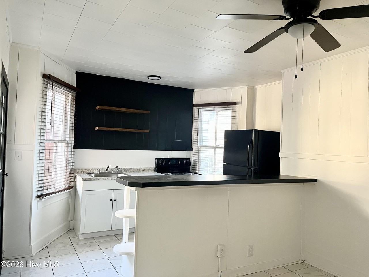 741 Riverside Ave Apt A - Photo 3 of 10