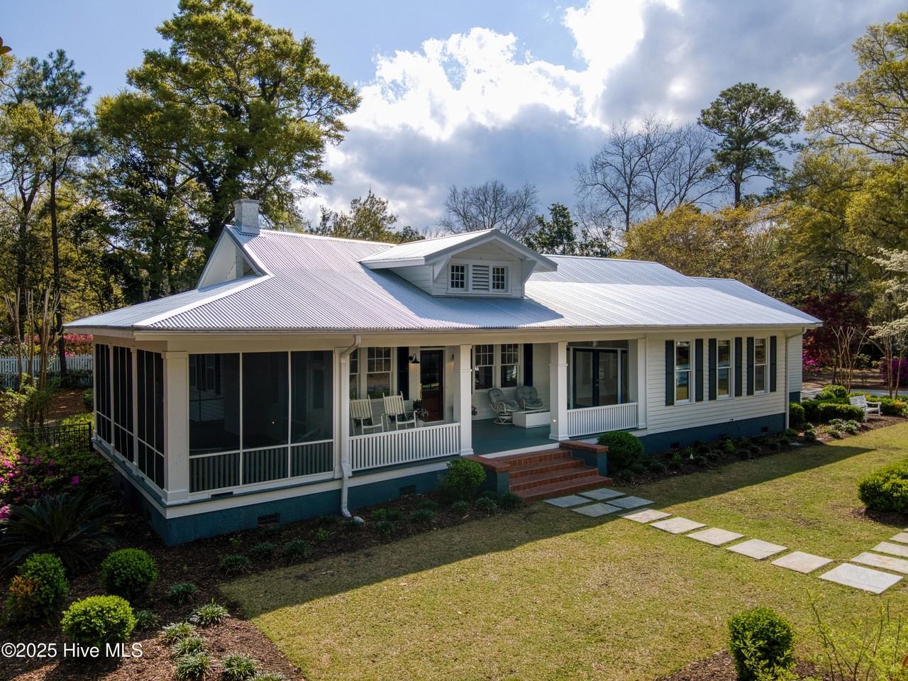 6336 Greenville Sound Rd - Photo 3 of 37