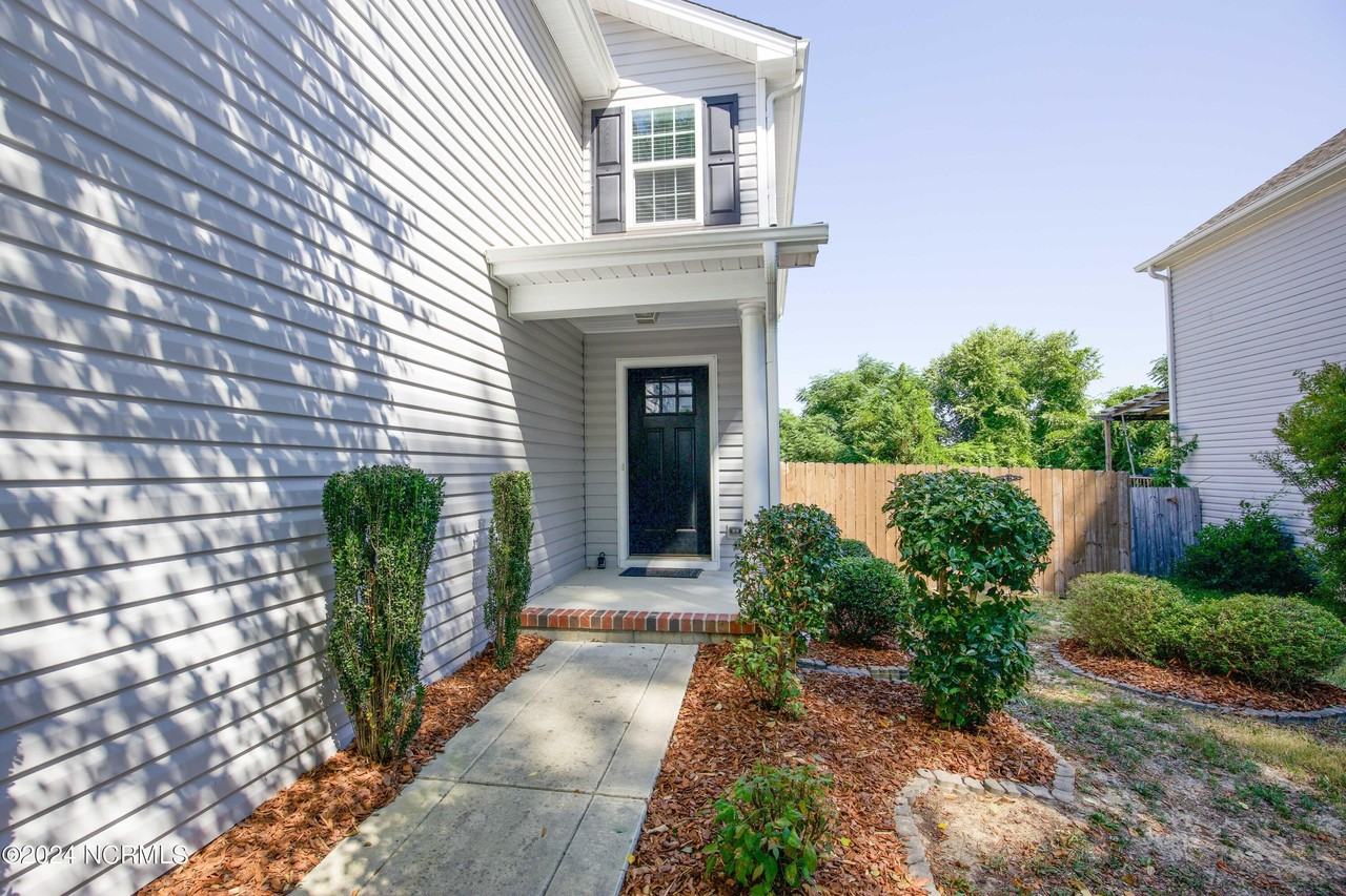 256 N Saylor St - Photo 2 of 50