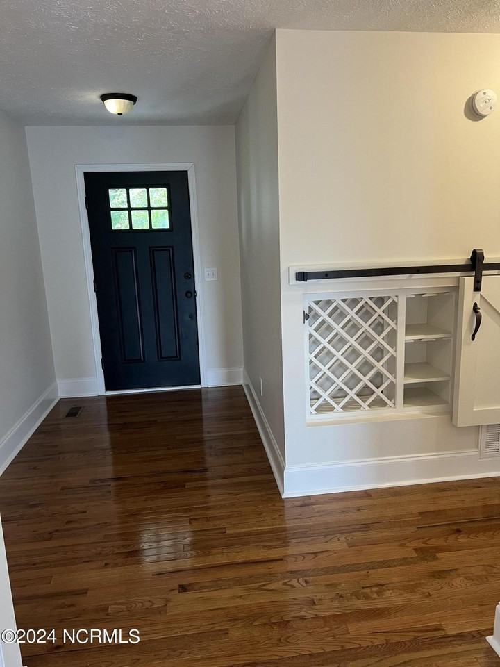 256 N Saylor St - Photo 3 of 50