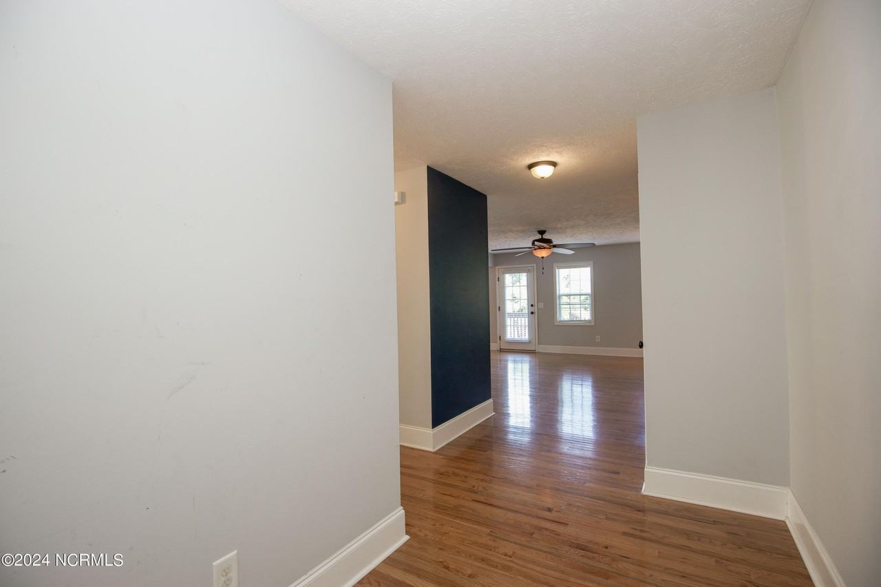 256 N Saylor St - Photo 5 of 50