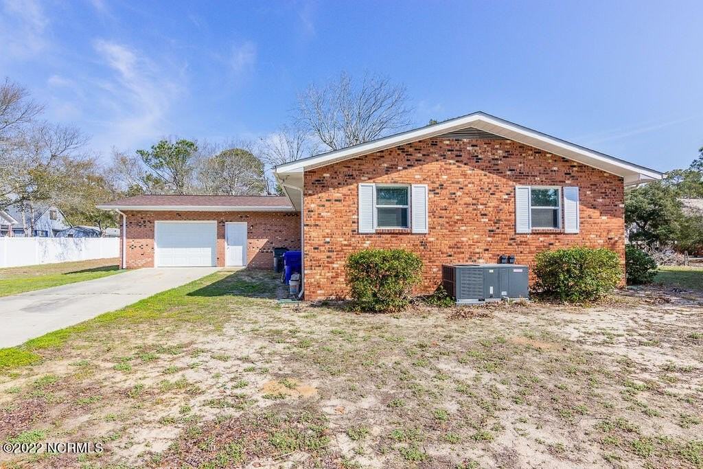 301 Ne 46th St - Photo 3 of 21