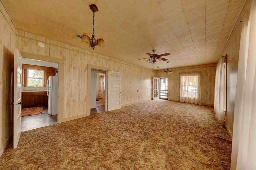 23181 W Us Highway 290 - Photo 3 of 16