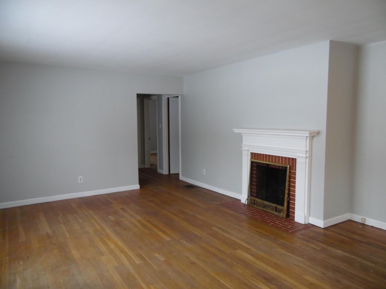 2325 Maplewood Dr - Photo 2 of 9