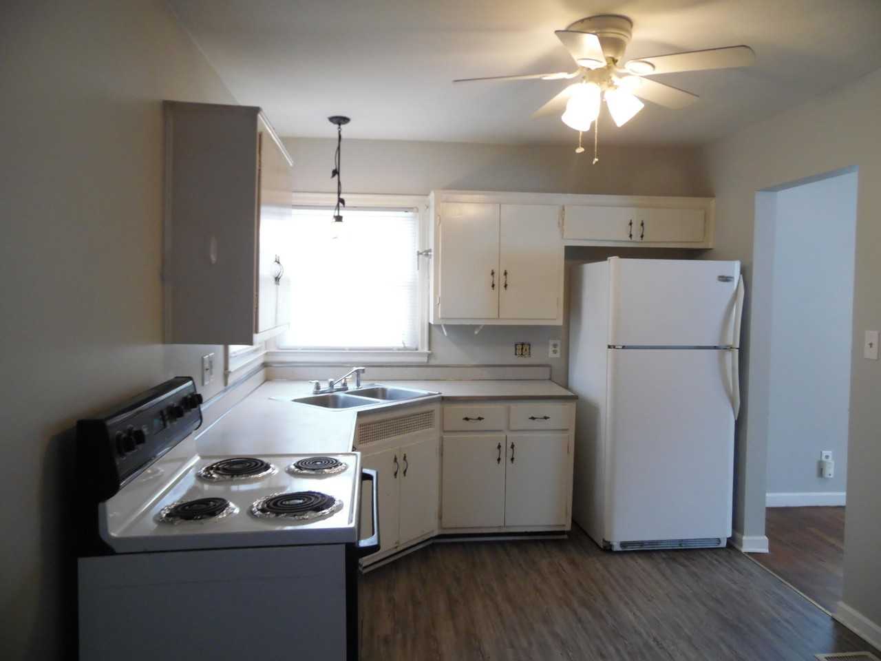 2325 Maplewood Dr - Photo 4 of 9