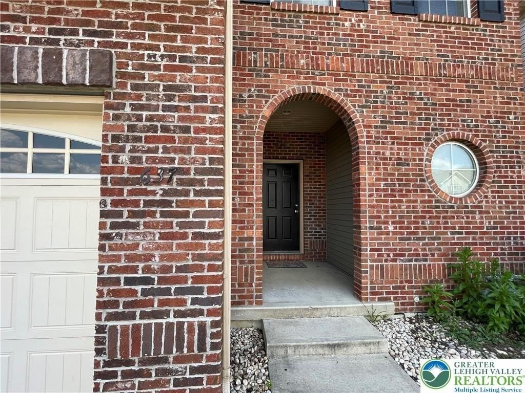 637 Mulberry Dr - Photo 2 of 16