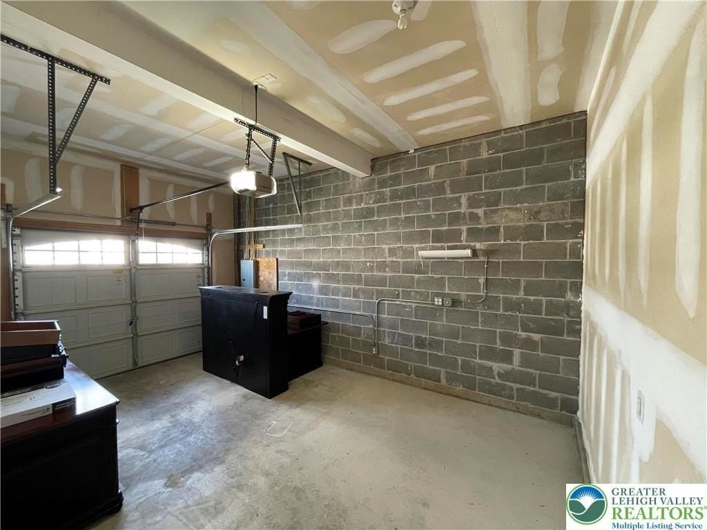 637 Mulberry Dr - Photo 4 of 16