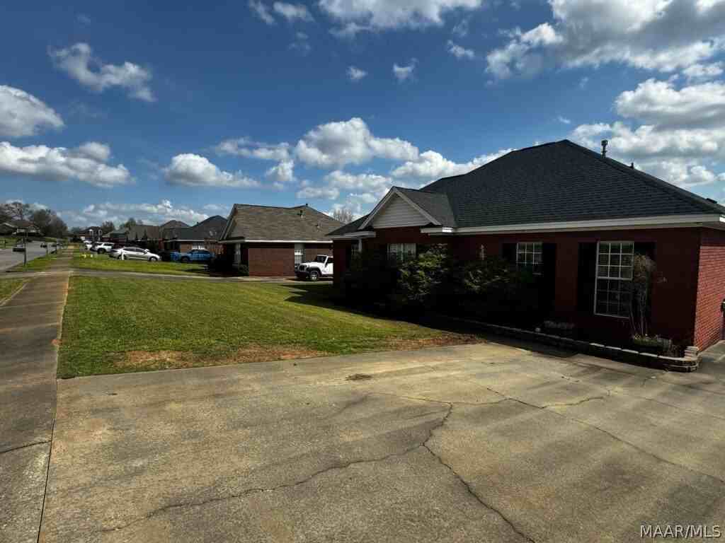 520 Breckinridge Ln - Photo 2 of 22